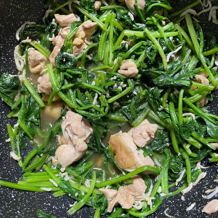 鶏肉としらすとほうれん草と国産チーズ炒め